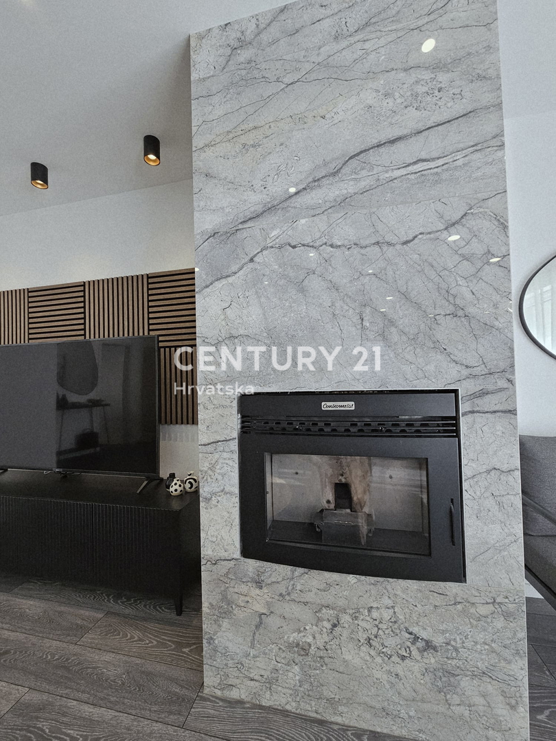 POREČ, APPARTAMENTO TRILOCALE, 800 M DAL MARE