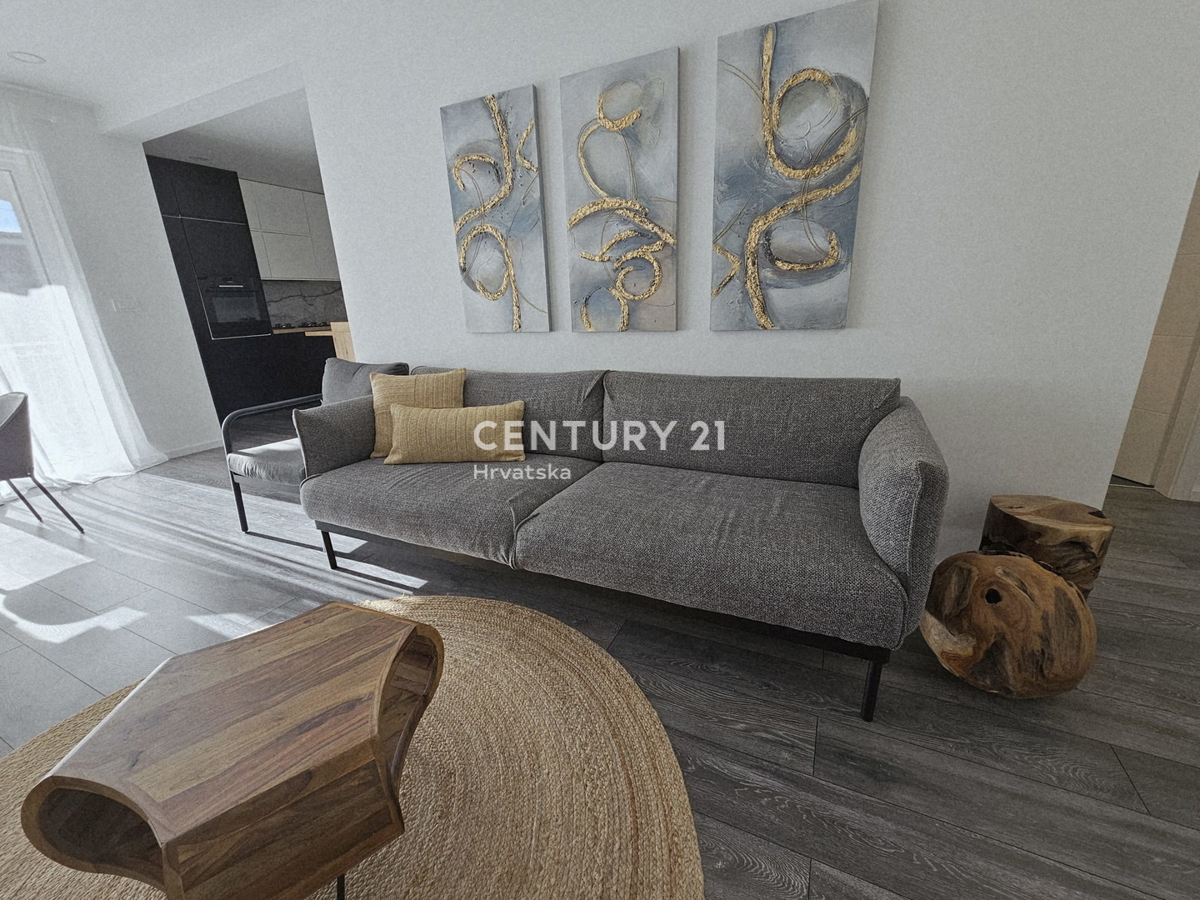 POREČ, APPARTAMENTO TRILOCALE, 800 M DAL MARE