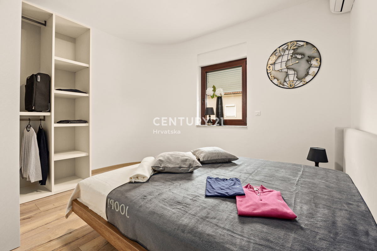 MEDULIN, AMPIO E LUSSUOSO APPARTAMENTO CON PISCINA E VISTA MARE