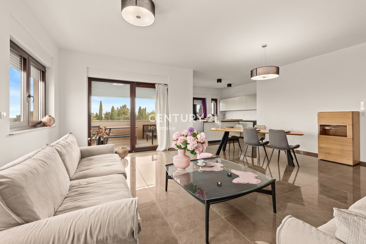 MEDULIN, AMPIO E LUSSUOSO APPARTAMENTO CON PISCINA E VISTA MARE