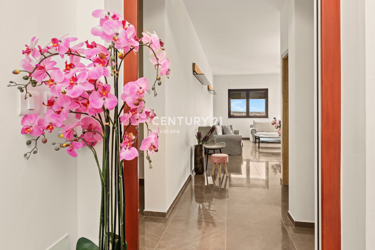 MEDULIN, AMPIO E LUSSUOSO APPARTAMENTO CON PISCINA E VISTA MARE