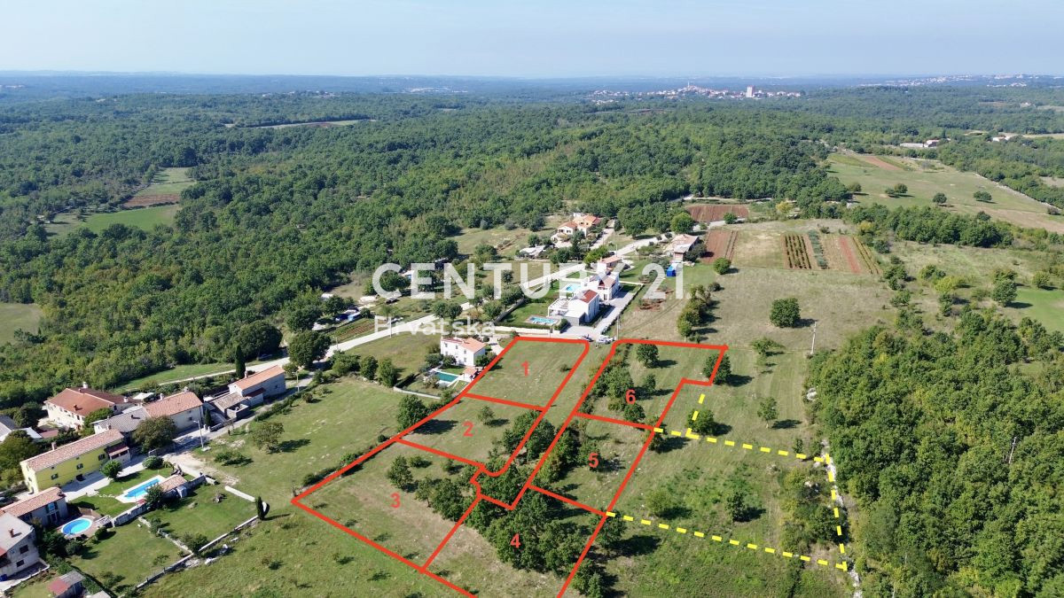 POREČ, VIŠNJAN, TERRENO EDIFICABILE IN POSIZIONE TRANQUILLA