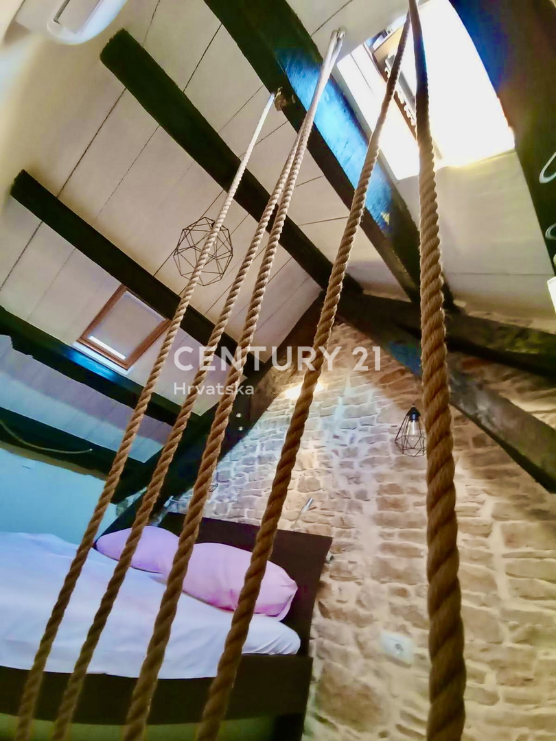 SVETVINČENAT, DINTORNI, AFFASCINANTE CASA IN PIETRA RISTRUTTURATA