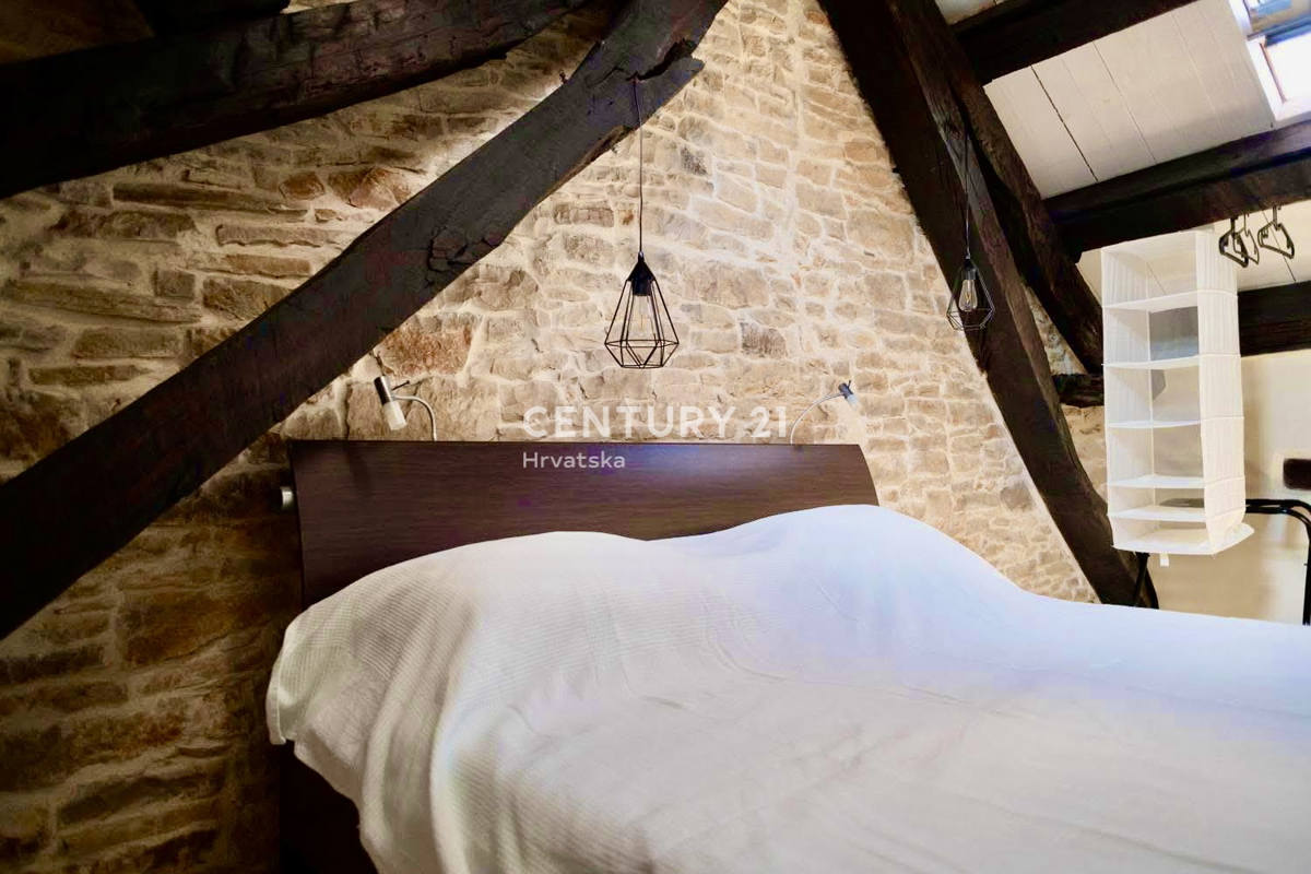 SVETVINČENAT, DINTORNI, AFFASCINANTE CASA IN PIETRA RISTRUTTURATA