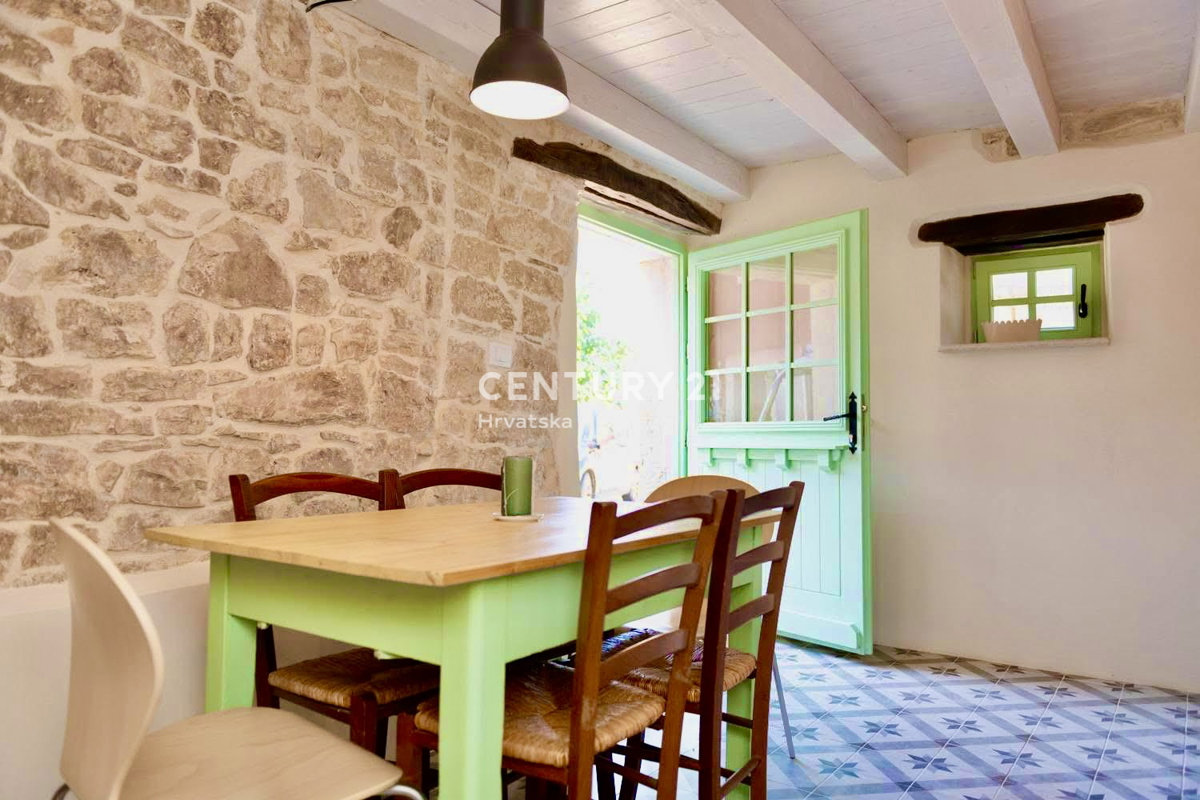 SVETVINČENAT, DINTORNI, AFFASCINANTE CASA IN PIETRA RISTRUTTURATA