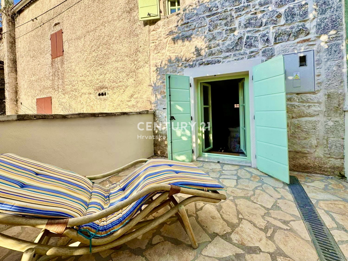 SVETVINČENAT, DINTORNI, AFFASCINANTE CASA IN PIETRA RISTRUTTURATA