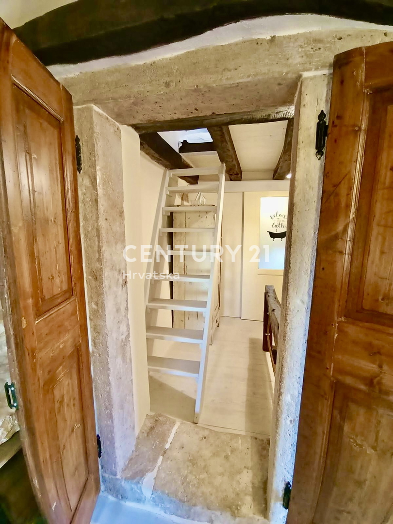 SVETVINČENAT, DINTORNI, AFFASCINANTE CASA IN PIETRA RISTRUTTURATA