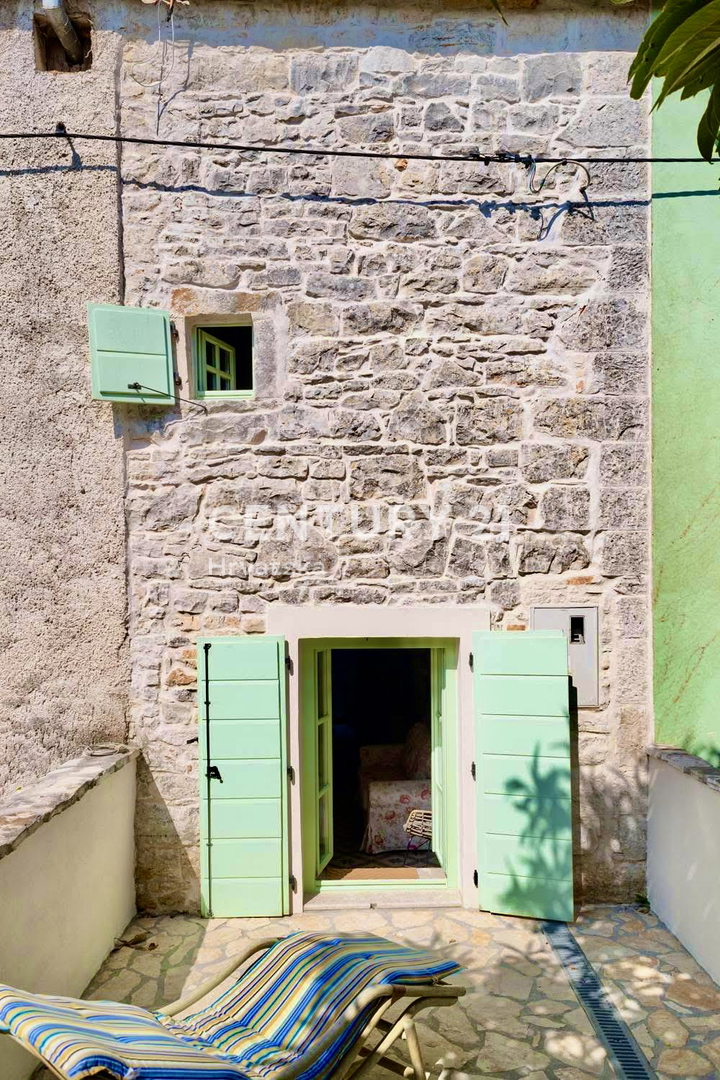 SVETVINČENAT, DINTORNI, AFFASCINANTE CASA IN PIETRA RISTRUTTURATA