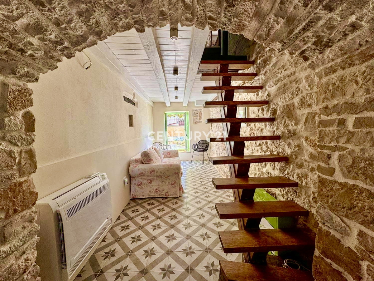 SVETVINČENAT, DINTORNI, AFFASCINANTE CASA IN PIETRA RISTRUTTURATA