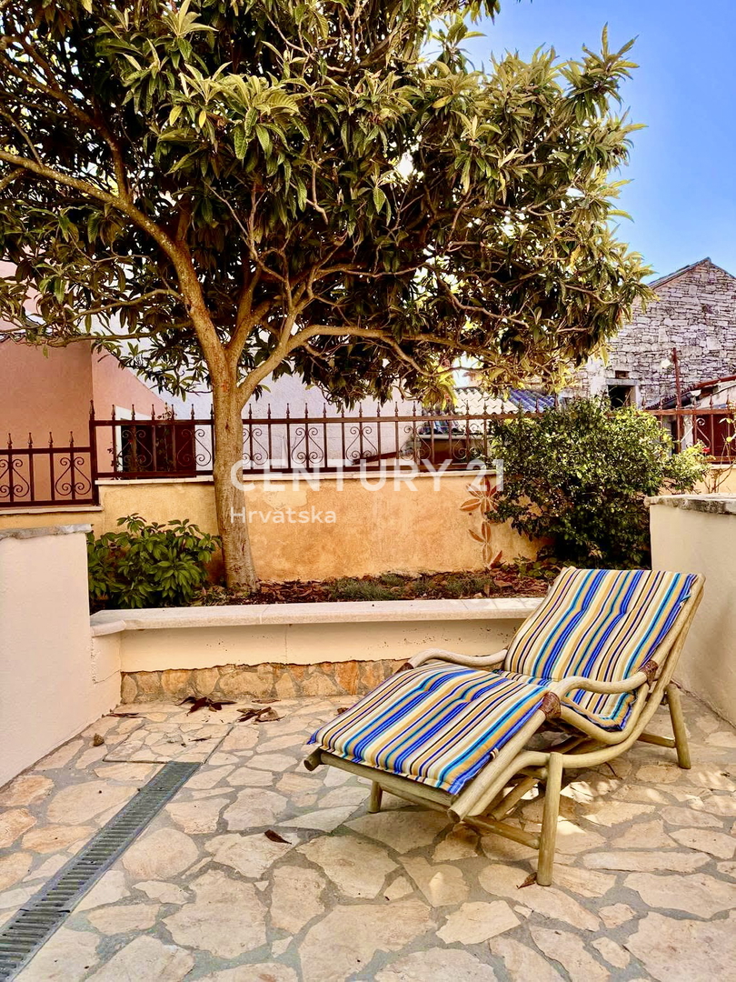 SVETVINČENAT, DINTORNI, AFFASCINANTE CASA IN PIETRA RISTRUTTURATA