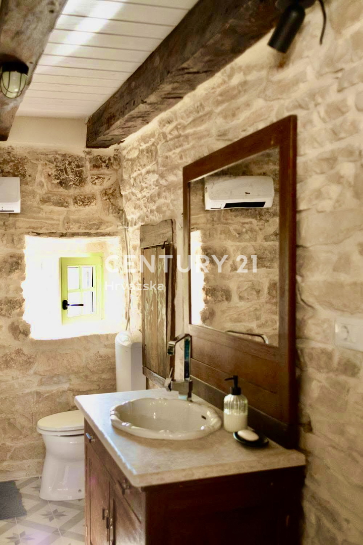 SVETVINČENAT, DINTORNI, AFFASCINANTE CASA IN PIETRA RISTRUTTURATA