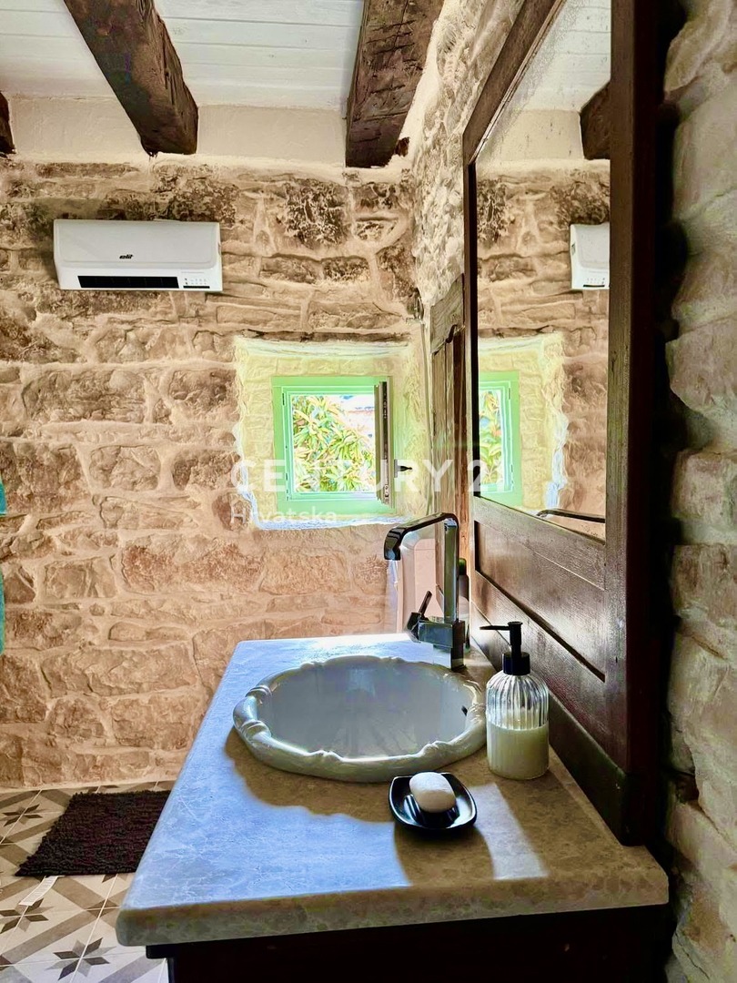 SVETVINČENAT, DINTORNI, AFFASCINANTE CASA IN PIETRA RISTRUTTURATA