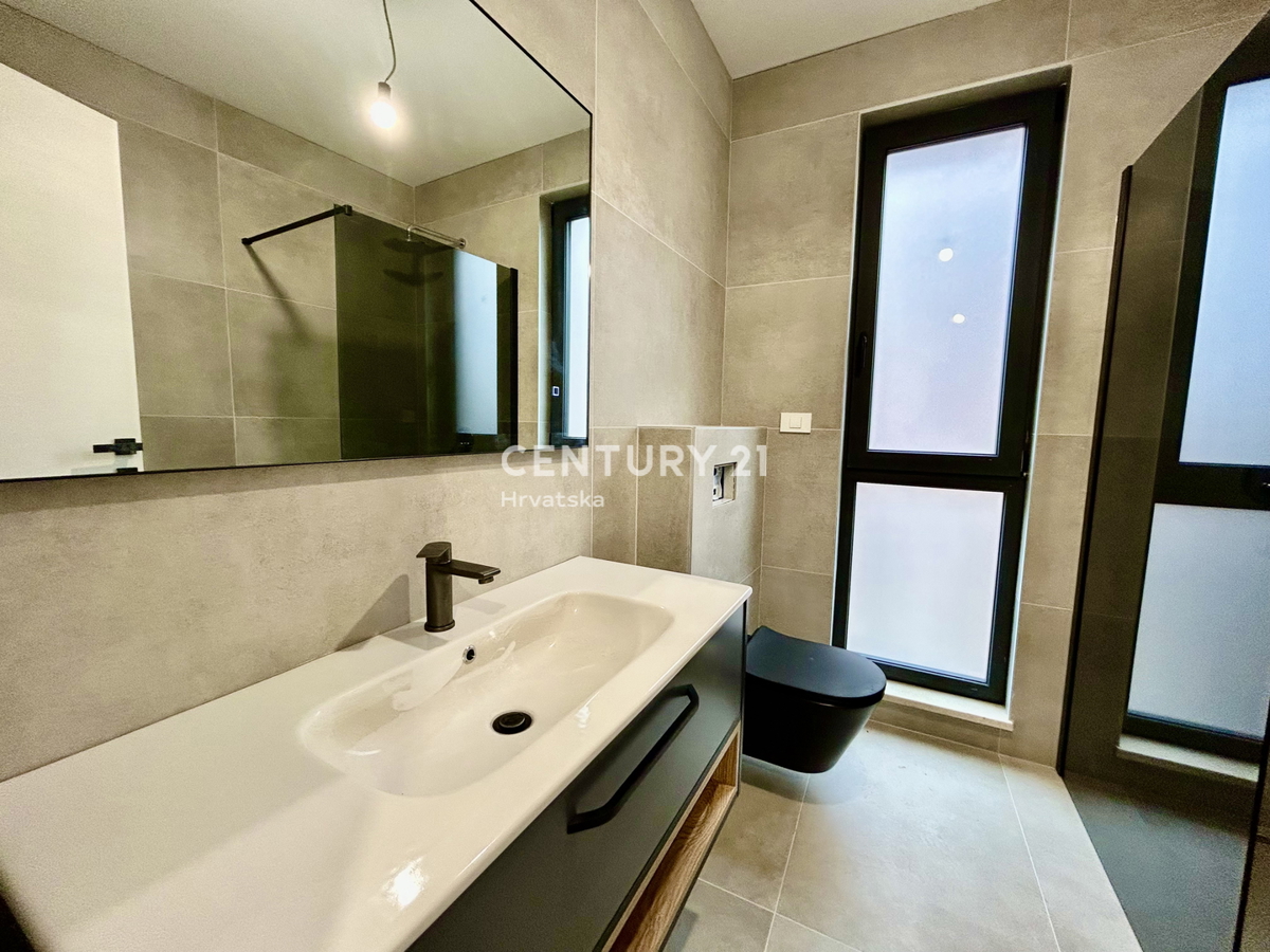 MEDULIN, NUOVO APPARTAMENTO DUE LOCALI AL PIANO TERRA CON GIARDINO