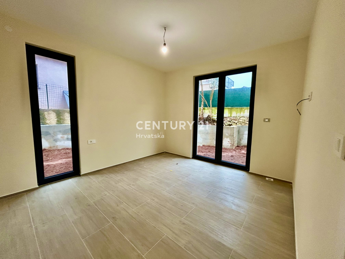 MEDULIN, NUOVO APPARTAMENTO DUE LOCALI AL PIANO TERRA CON GIARDINO