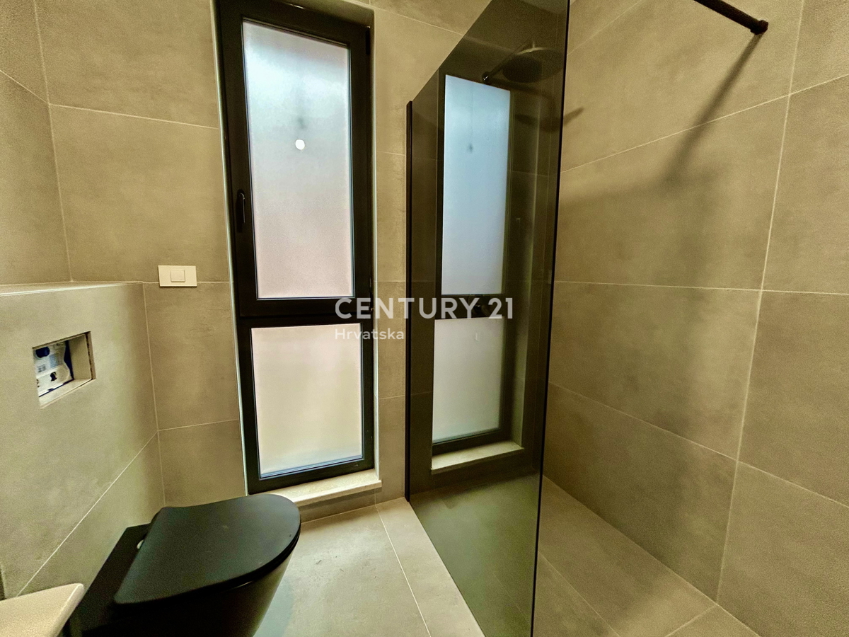 MEDULIN, NUOVO APPARTAMENTO DUE LOCALI AL PIANO TERRA CON GIARDINO