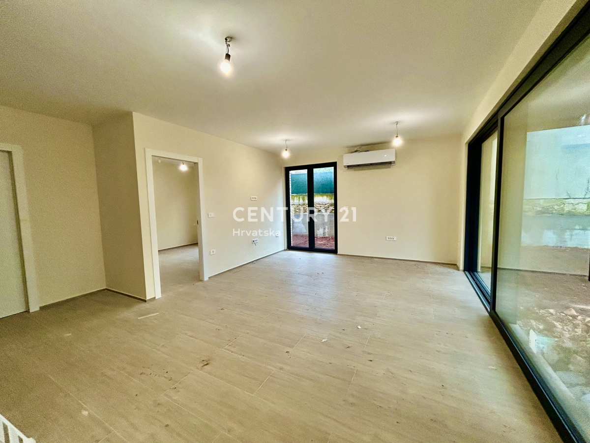 MEDULIN, NUOVO APPARTAMENTO DUE LOCALI AL PIANO TERRA CON GIARDINO