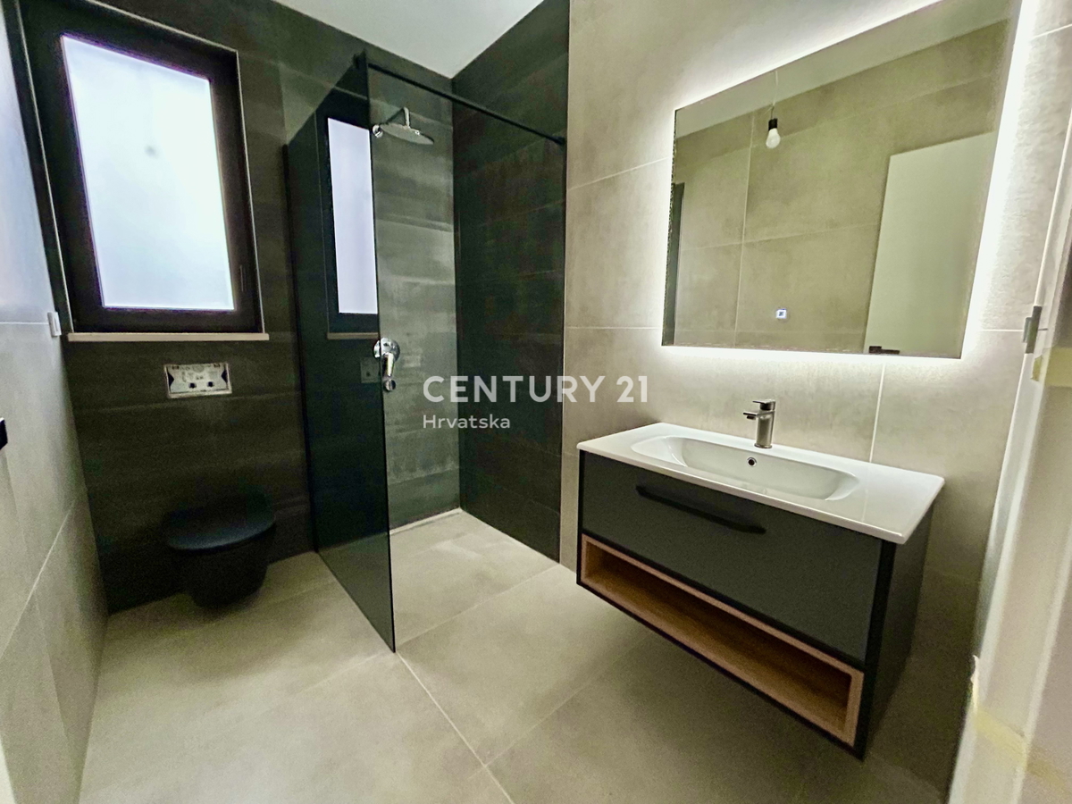 MEDULIN, NUOVO APPARTAMENTO DUE LOCALI AL PIANO TERRA CON GIARDINO