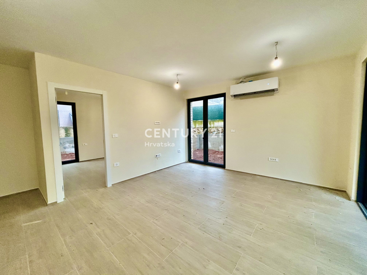 MEDULIN, NUOVO APPARTAMENTO DUE LOCALI AL PIANO TERRA CON GIARDINO