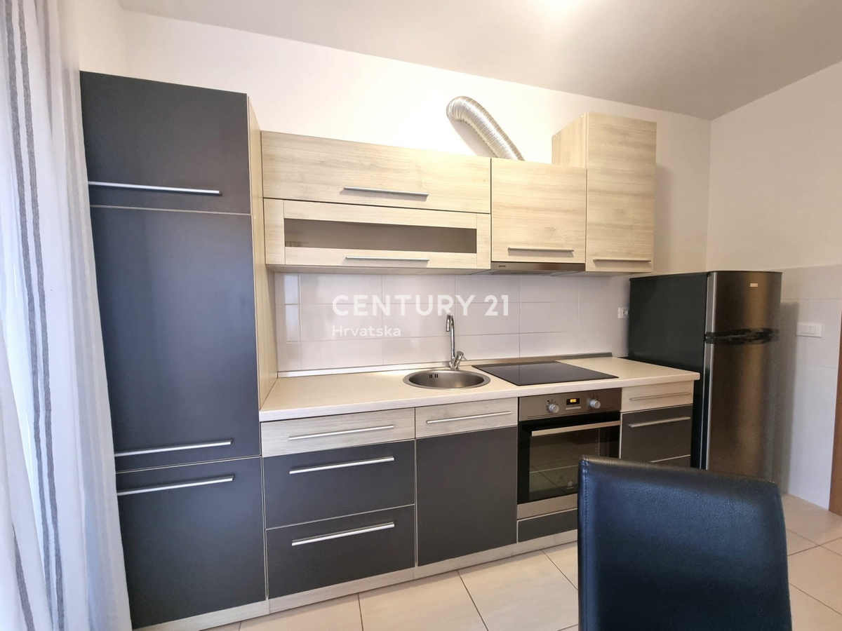 NOVIGRAD, APPARTAMENTO AL PIANO TERRA, UNA CAMERA DA LETTO, 900 M DAL MARE