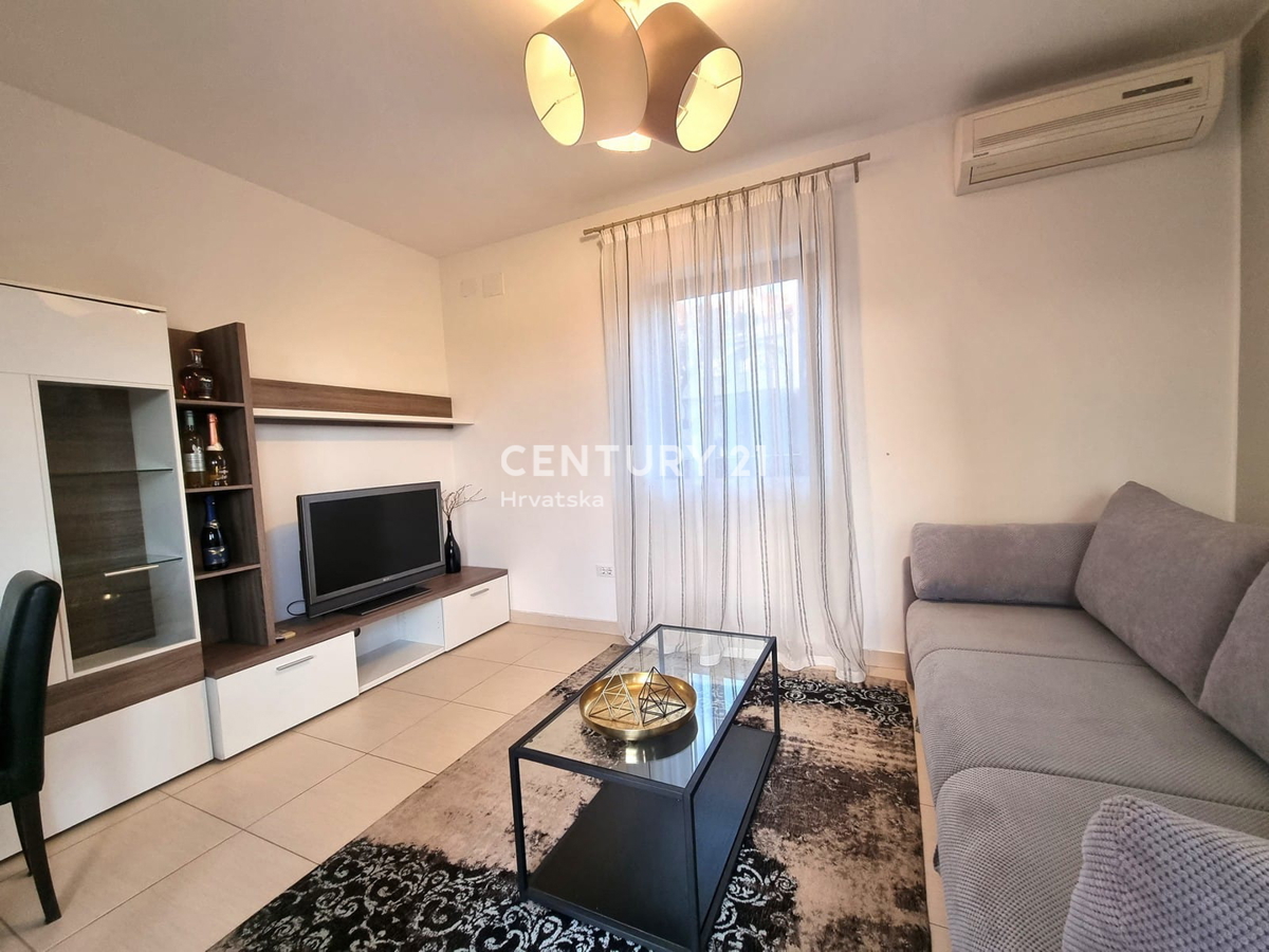 NOVIGRAD, APPARTAMENTO AL PIANO TERRA, UNA CAMERA DA LETTO, 900 M DAL MARE