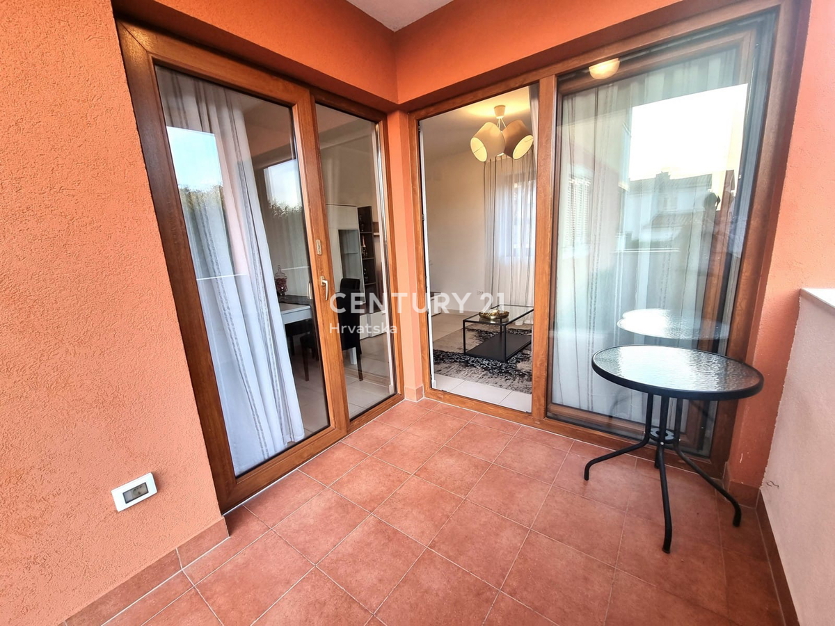 NOVIGRAD, APPARTAMENTO AL PIANO TERRA, UNA CAMERA DA LETTO, 900 M DAL MARE