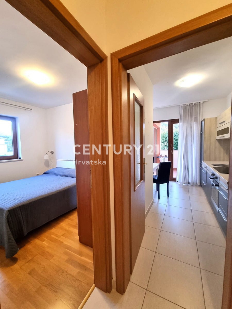 NOVIGRAD, APPARTAMENTO AL PIANO TERRA, UNA CAMERA DA LETTO, 900 M DAL MARE