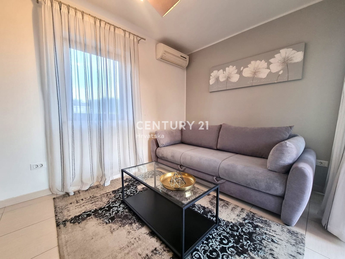 NOVIGRAD, APPARTAMENTO AL PIANO TERRA, UNA CAMERA DA LETTO, 900 M DAL MARE