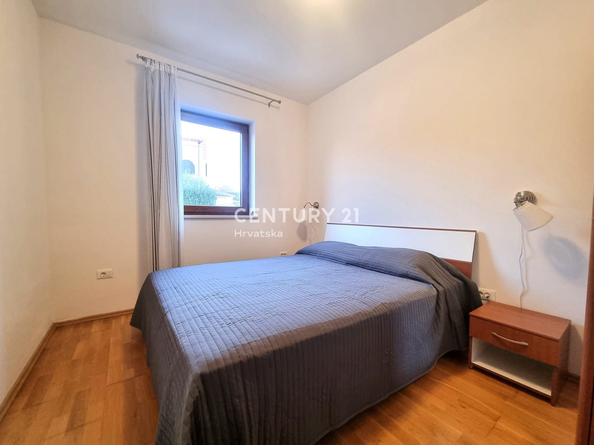 NOVIGRAD, APPARTAMENTO AL PIANO TERRA, UNA CAMERA DA LETTO, 900 M DAL MARE