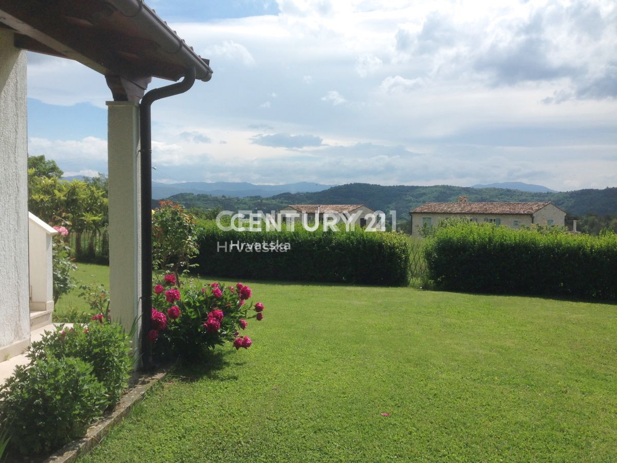 ISTRA, SOVINJAK, CASA CON BEL GIARDINO E SPLENDIDA VISTA