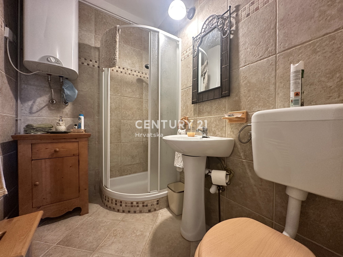 ISTRA, SOVINJAK, CASA CON BEL GIARDINO E SPLENDIDA VISTA