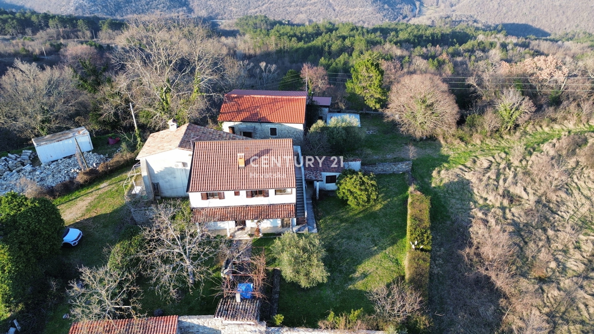 ISTRA, SOVINJAK, CASA CON BEL GIARDINO E SPLENDIDA VISTA