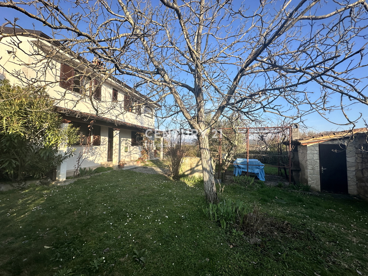 ISTRA, SOVINJAK, CASA CON BEL GIARDINO E SPLENDIDA VISTA