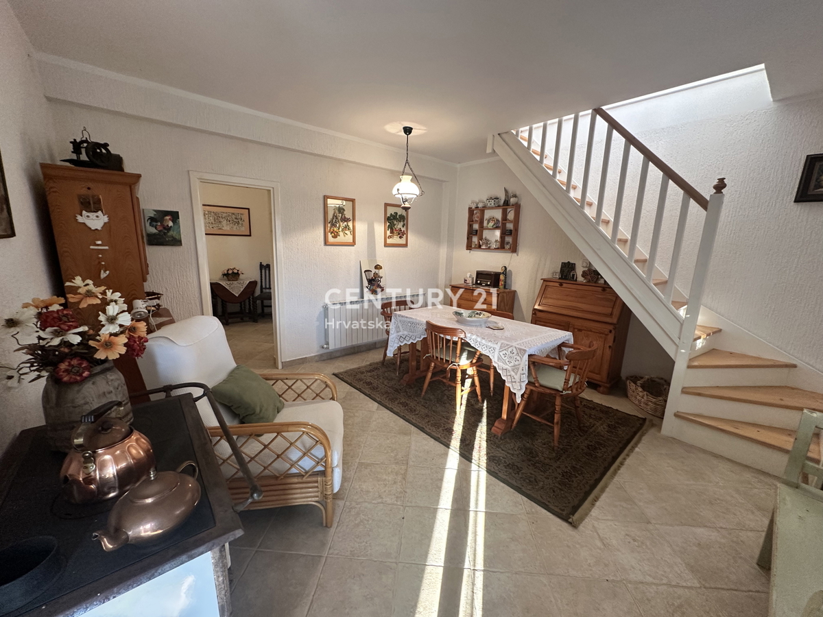 ISTRA, SOVINJAK, CASA CON BEL GIARDINO E SPLENDIDA VISTA