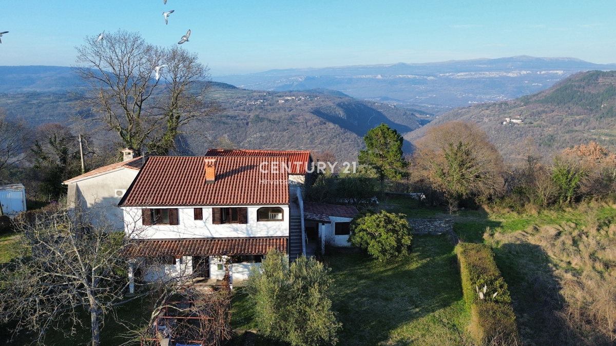 ISTRA, SOVINJAK, CASA CON BEL GIARDINO E SPLENDIDA VISTA