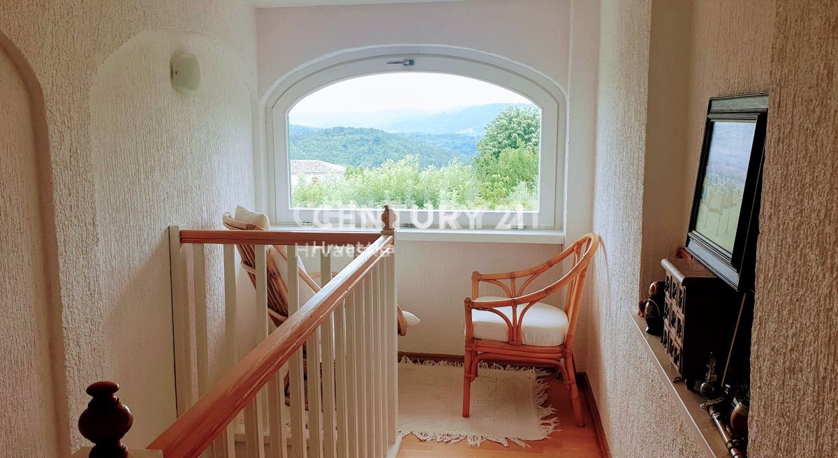 ISTRA, SOVINJAK, CASA CON BEL GIARDINO E SPLENDIDA VISTA