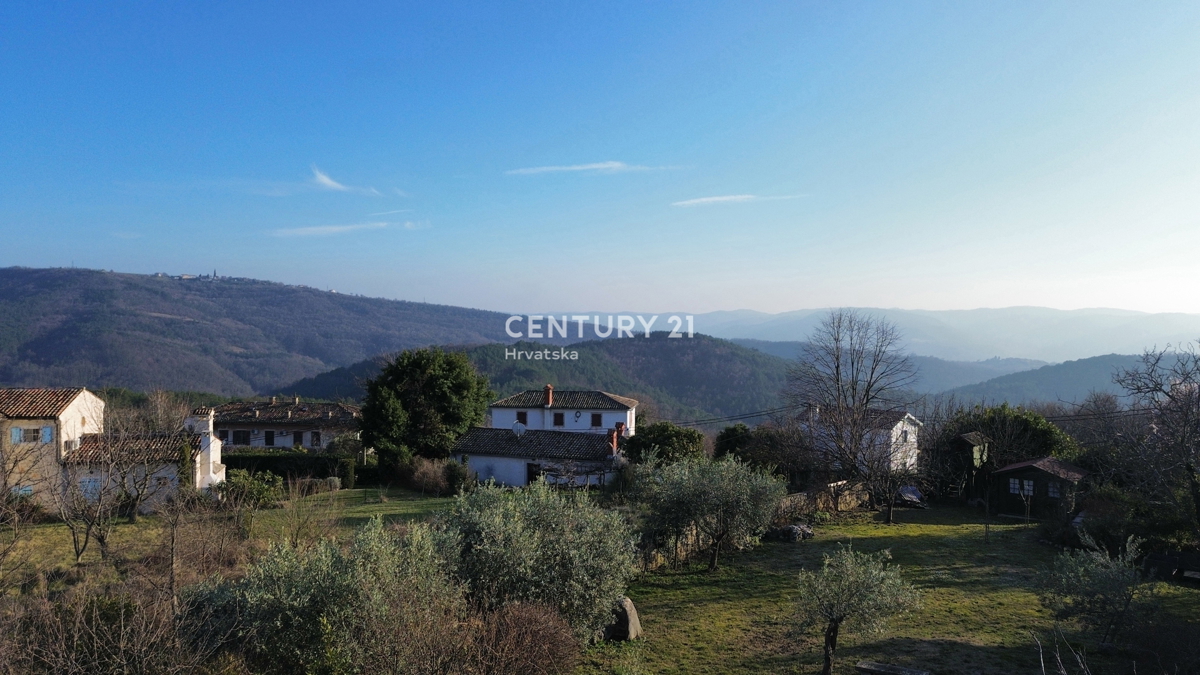 ISTRA, SOVINJAK, CASA CON BEL GIARDINO E SPLENDIDA VISTA