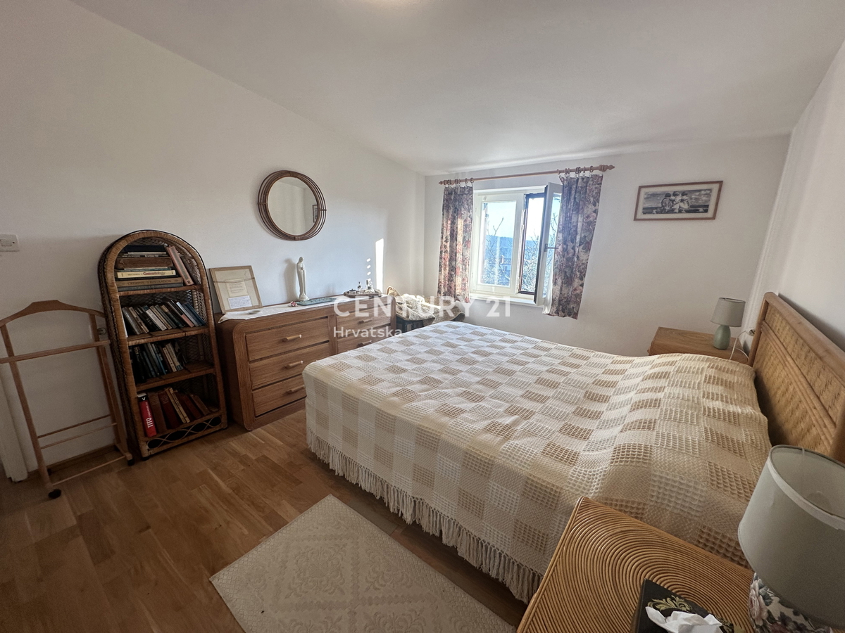 ISTRA, SOVINJAK, CASA CON BEL GIARDINO E SPLENDIDA VISTA