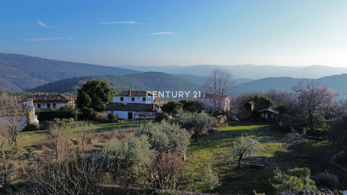 ISTRA, SOVINJAK, CASA CON BEL GIARDINO E SPLENDIDA VISTA