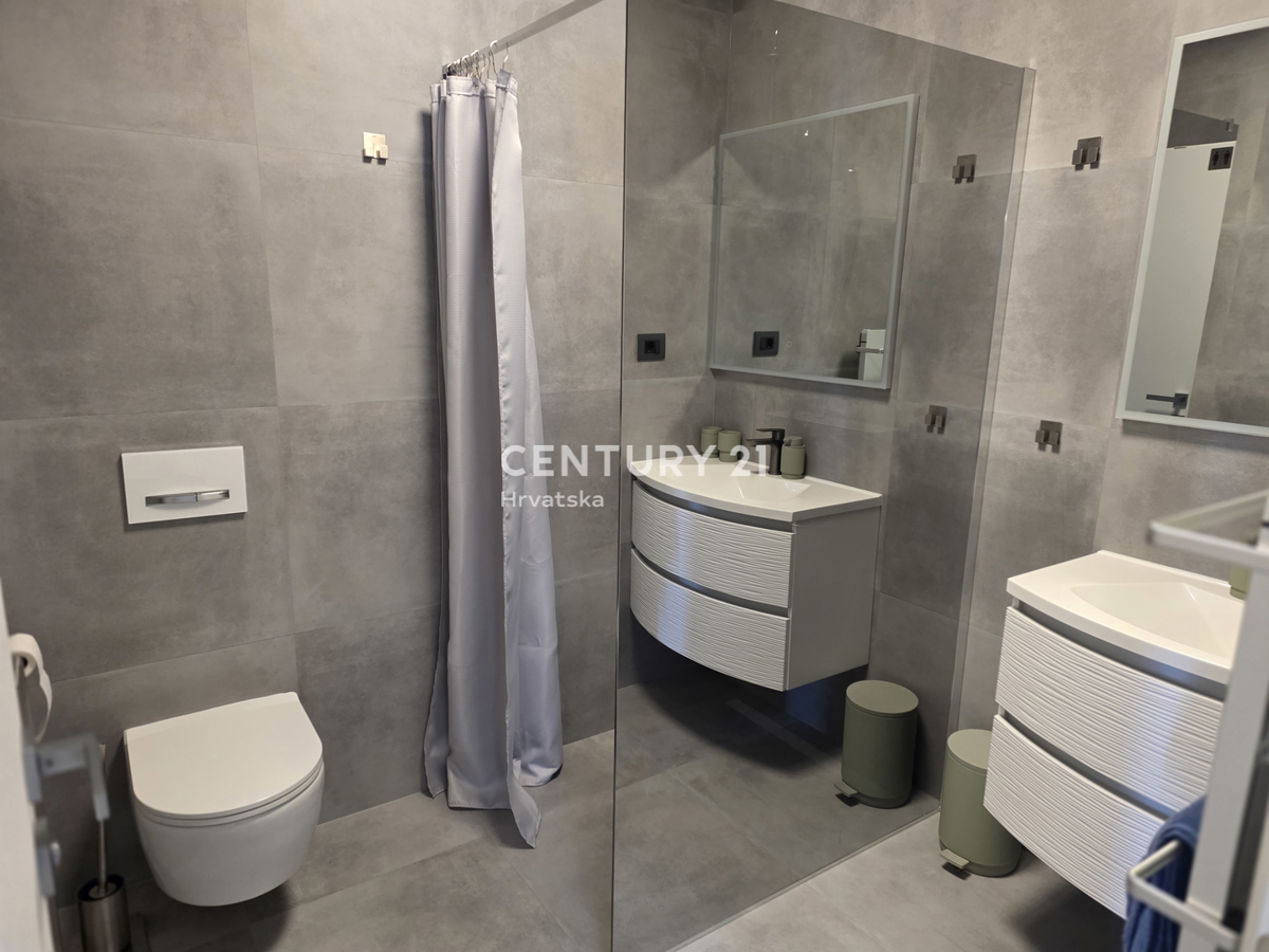 CRIKVENICA, 7 KM, APPARTAMENTO AL PIANO TERRA, NUOVAMENTE RISTRUTTURATO E COMPLETAMENTE ARREDATO, 1 S + DB