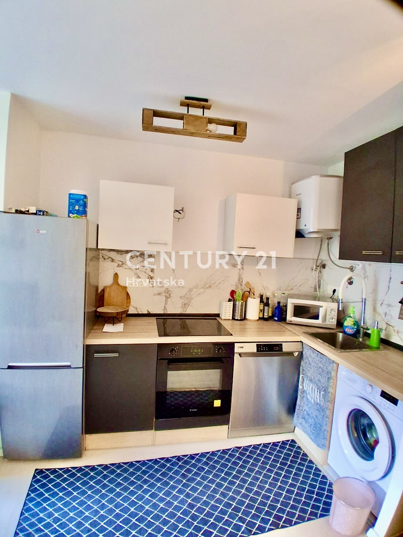 POREČ, ČERVAR PORAT, OTTIMO APPARTAMENTO CON UNA CAMERA A SOLI 100 METRI DAL MARE