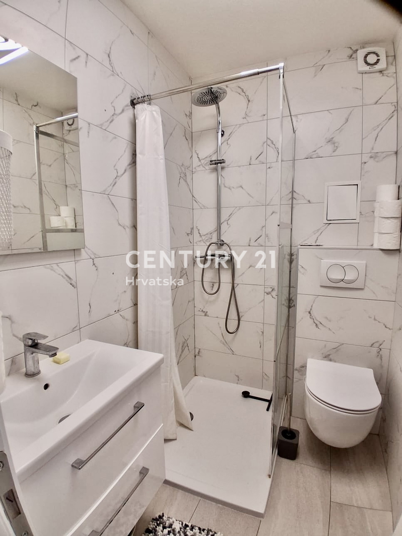 POREČ, ČERVAR PORAT, OTTIMO APPARTAMENTO CON UNA CAMERA A SOLI 100 METRI DAL MARE