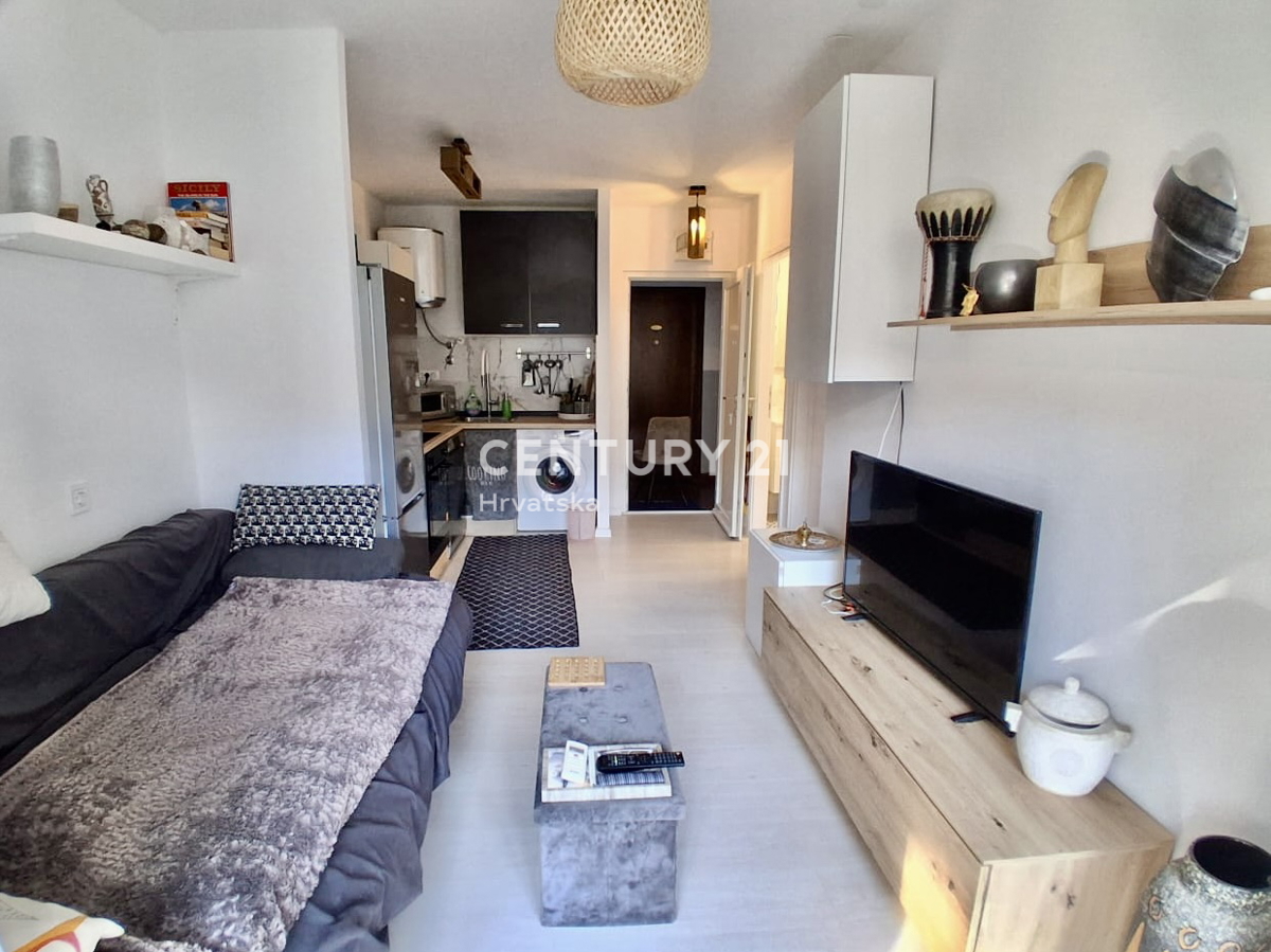 POREČ, ČERVAR PORAT, OTTIMO APPARTAMENTO CON UNA CAMERA A SOLI 100 METRI DAL MARE