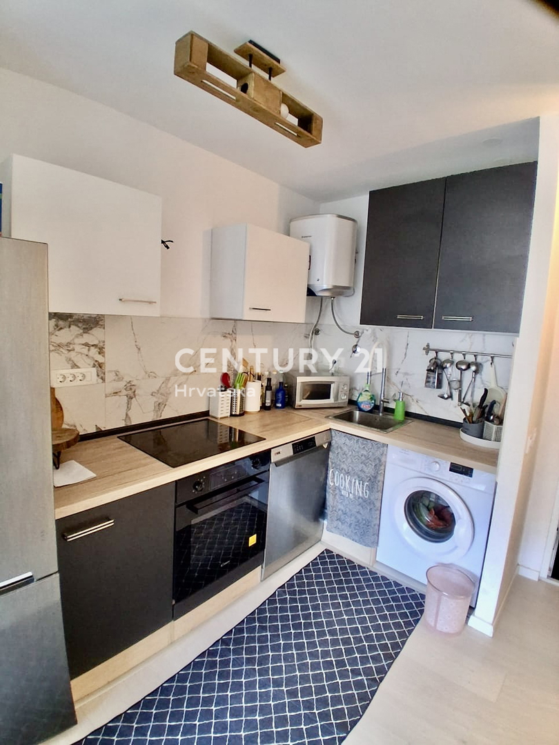 POREČ, ČERVAR PORAT, OTTIMO APPARTAMENTO CON UNA CAMERA A SOLI 100 METRI DAL MARE