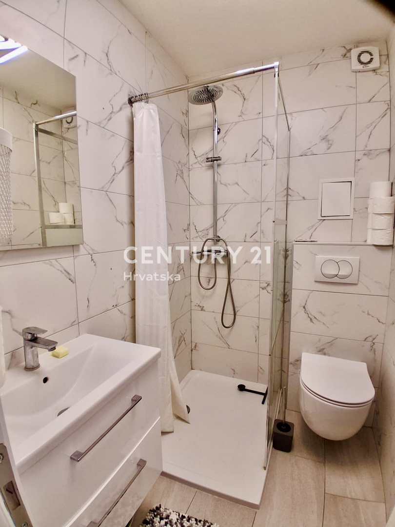 POREČ, ČERVAR PORAT, OTTIMO APPARTAMENTO CON UNA CAMERA A SOLI 100 METRI DAL MARE