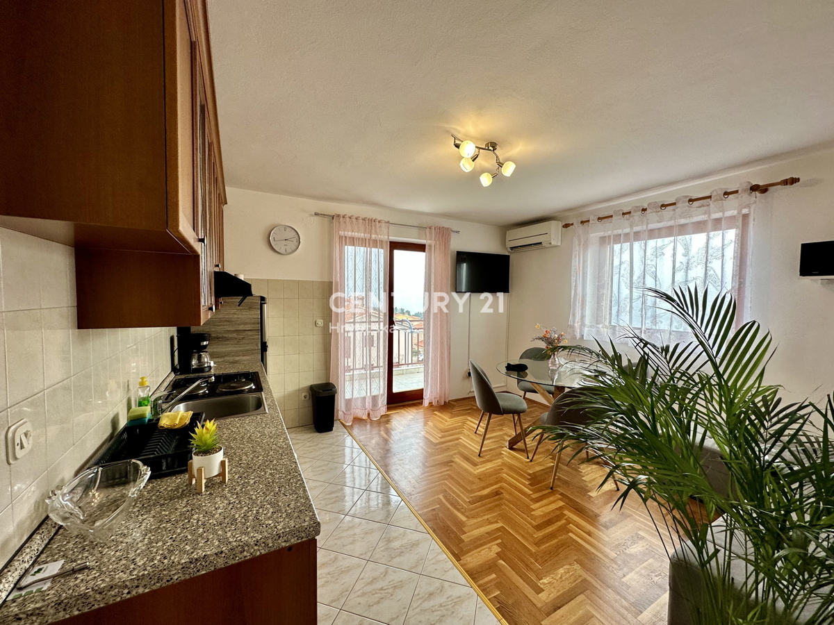 LABIN, RABAC, APPARTAMENTO CON DUE TERRAZZE E VISTA APERTA SUL MARE