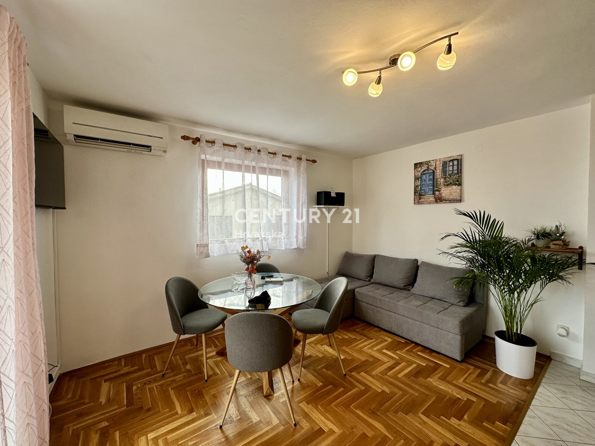 LABIN, RABAC, APPARTAMENTO CON DUE TERRAZZE E VISTA APERTA SUL MARE