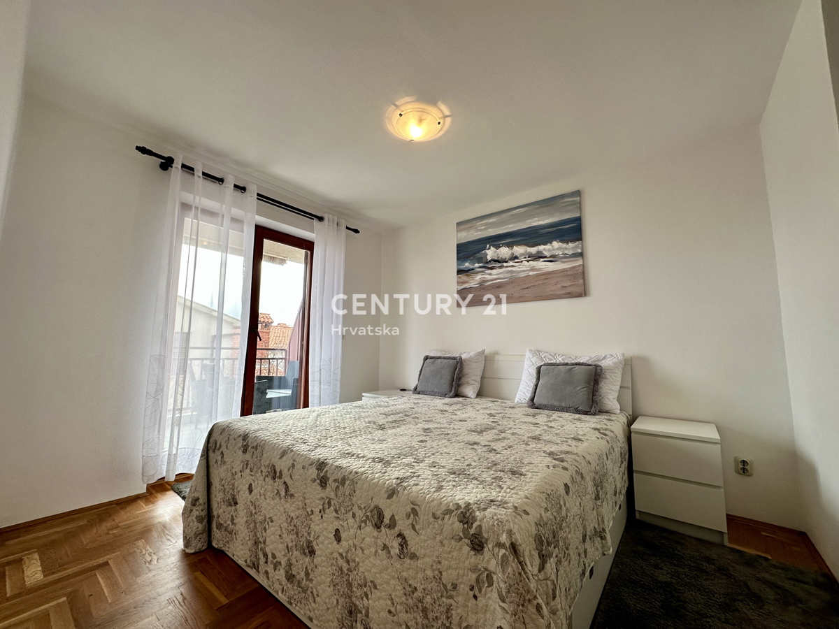 LABIN, RABAC, APPARTAMENTO CON DUE TERRAZZE E VISTA APERTA SUL MARE