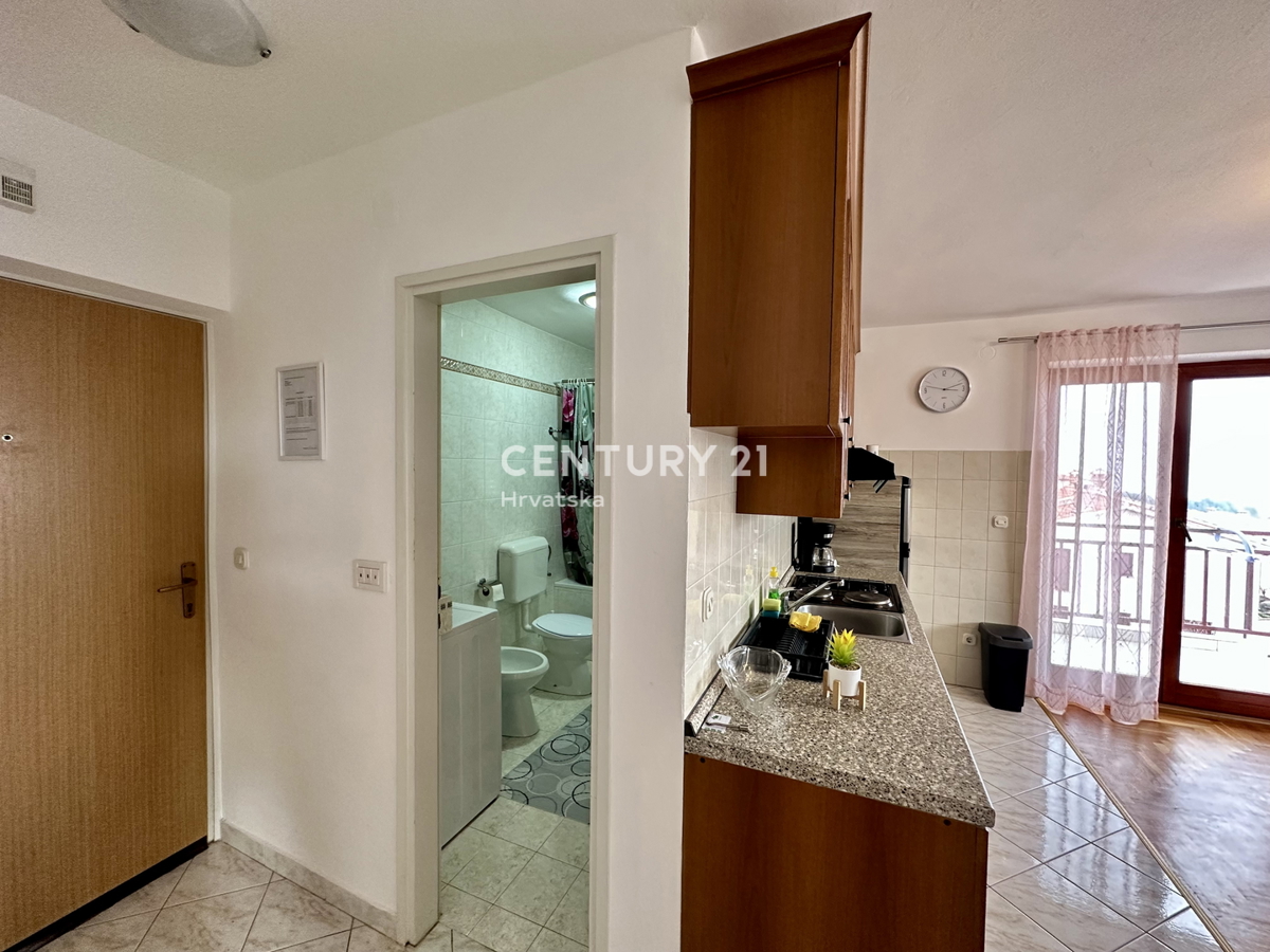 LABIN, RABAC, APPARTAMENTO CON DUE TERRAZZE E VISTA APERTA SUL MARE