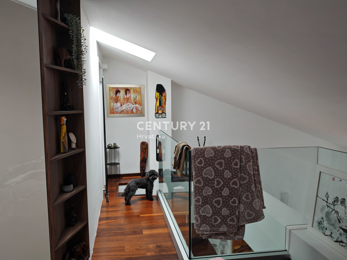 ROVINJ, VENDESI APPARTAMENTO SU DUE PIANI