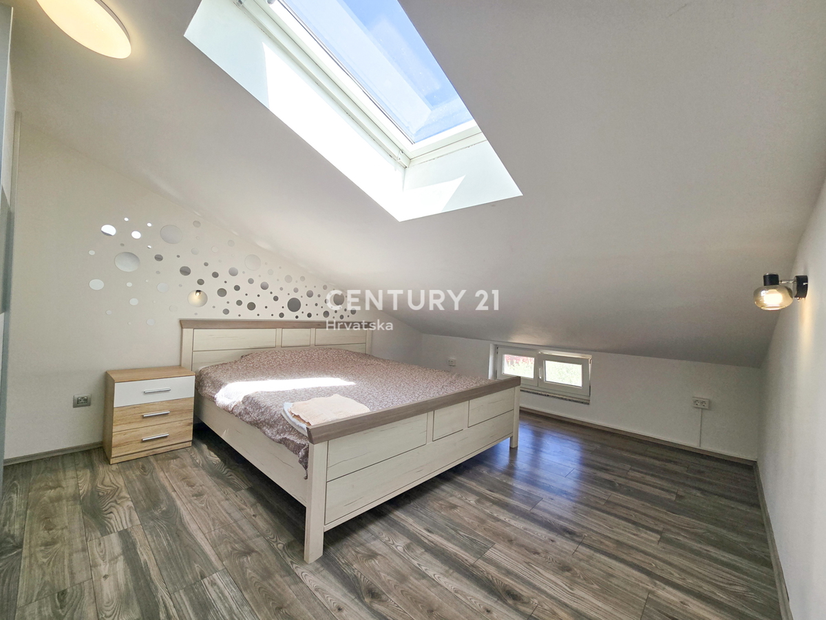 VABRIGA, APPARTAMENTO IN VENDITA AL SECONDO PIANO CON GARAGE E CANTINA